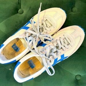 Ladies tennis shoes. Super cute and fun!